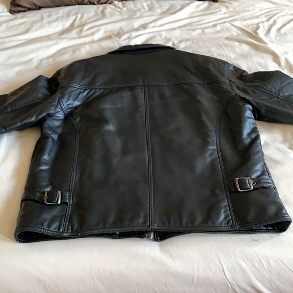 Black leather jacket made in Italy, / like new, worn twice, too large for me - Picture 4 of 5
